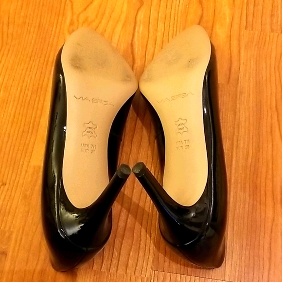 Via Spiga Black Patent Heels - Picture 4 of 6